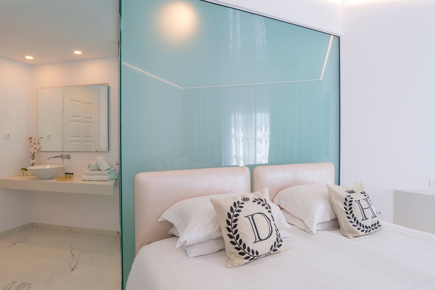 Dionysos-Luxury-Hotel-Mykonos-Room-25