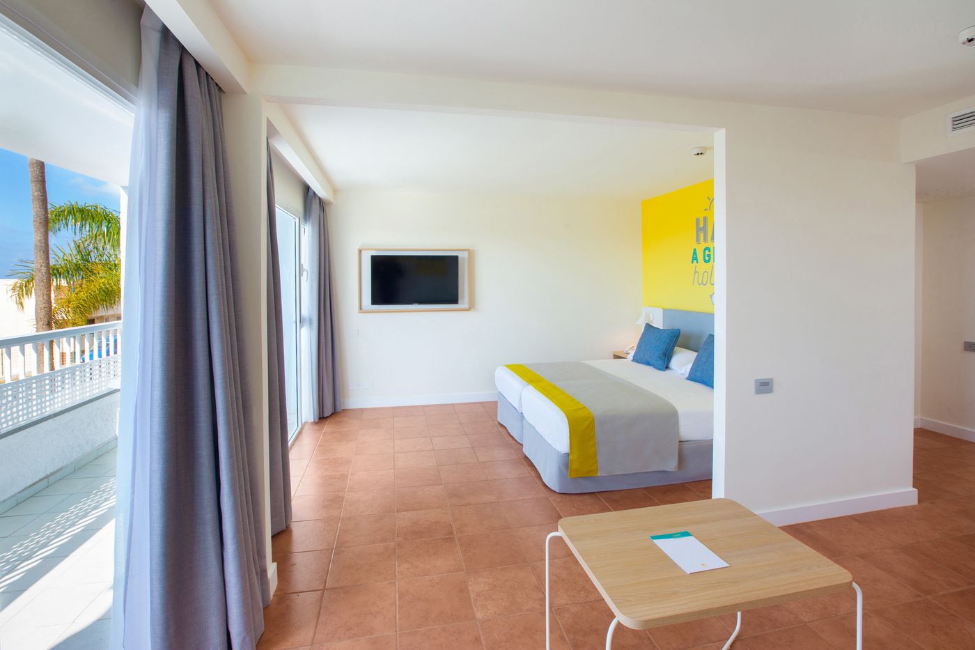 Abora-Interclub-Atlantic-by-Lopesan-Hotels-Room-25