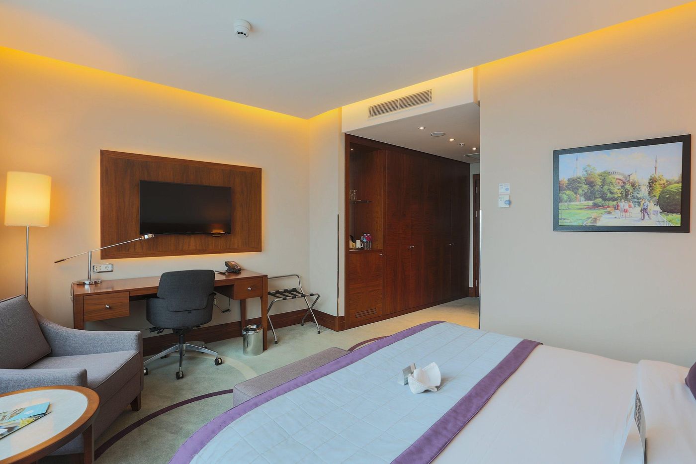 Crowne-Plaza-Istanbul-Oryapark-Room-26