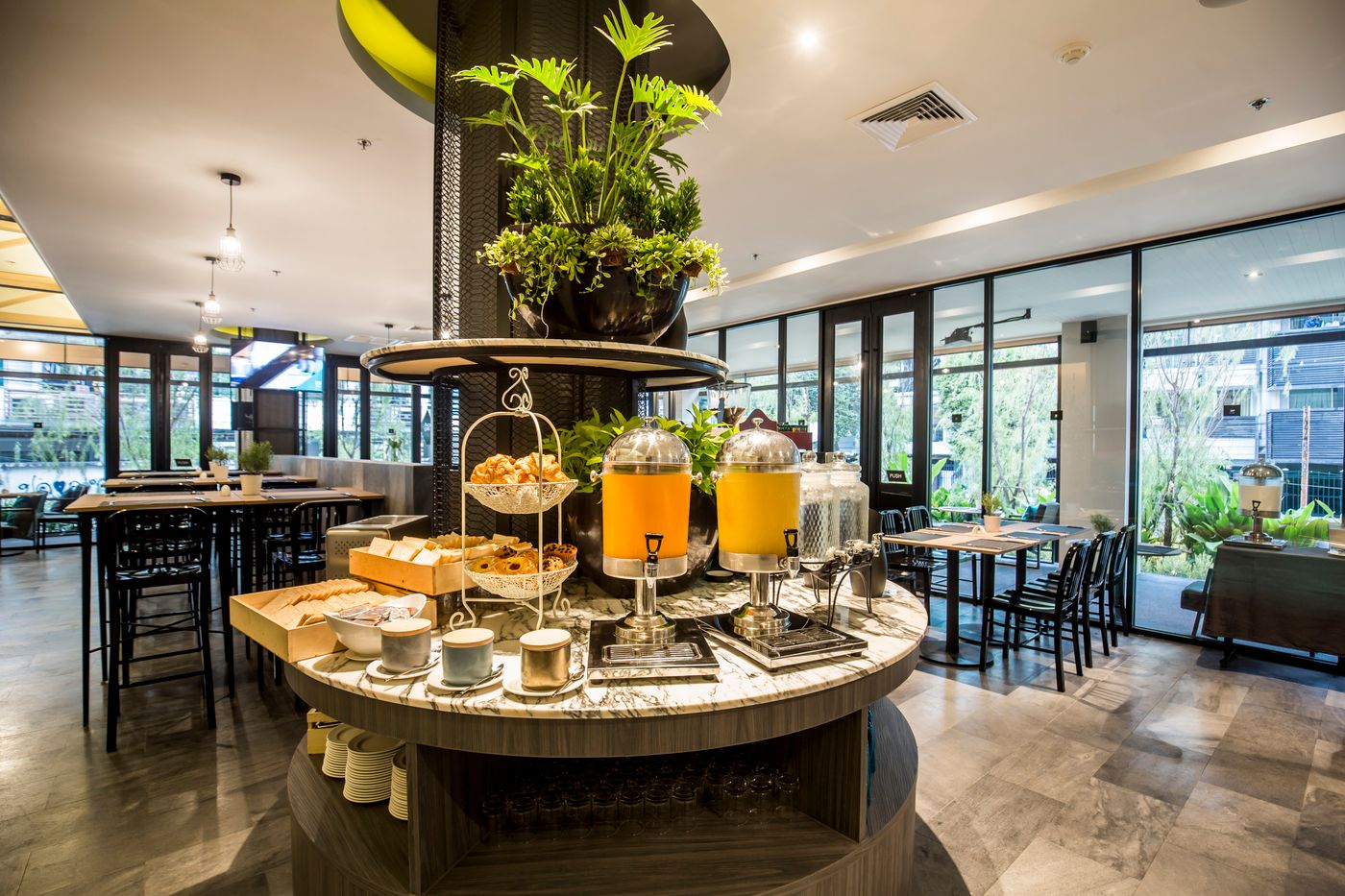 Cross-Vibe-Bangkok-Sukhumvit-Restaurant-16