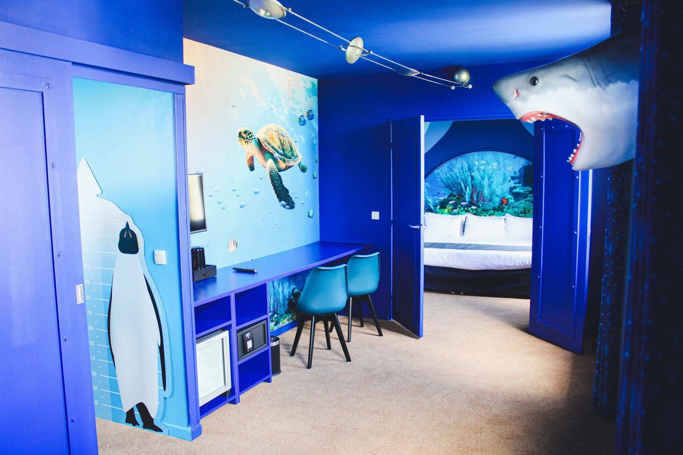 Explorers-Hotel-Room-33