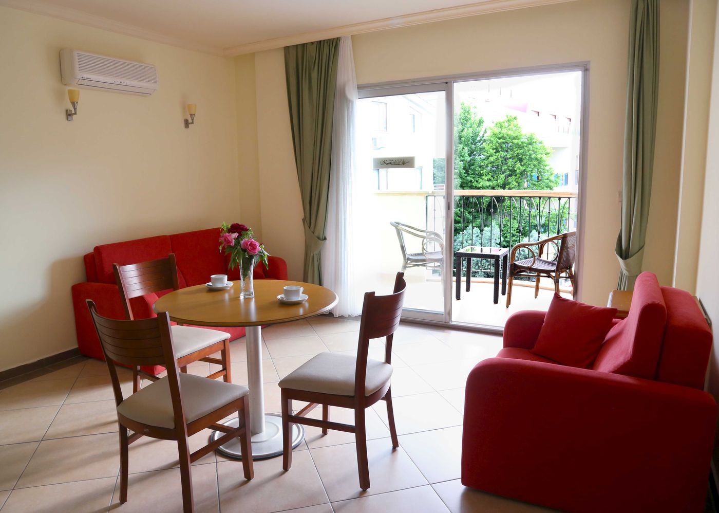 Club-Karakas-Room-36