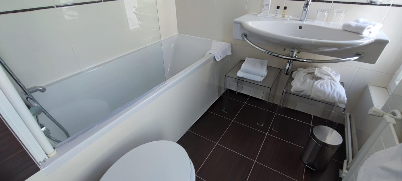 Hotel-Elysees-Bassano-Room-60