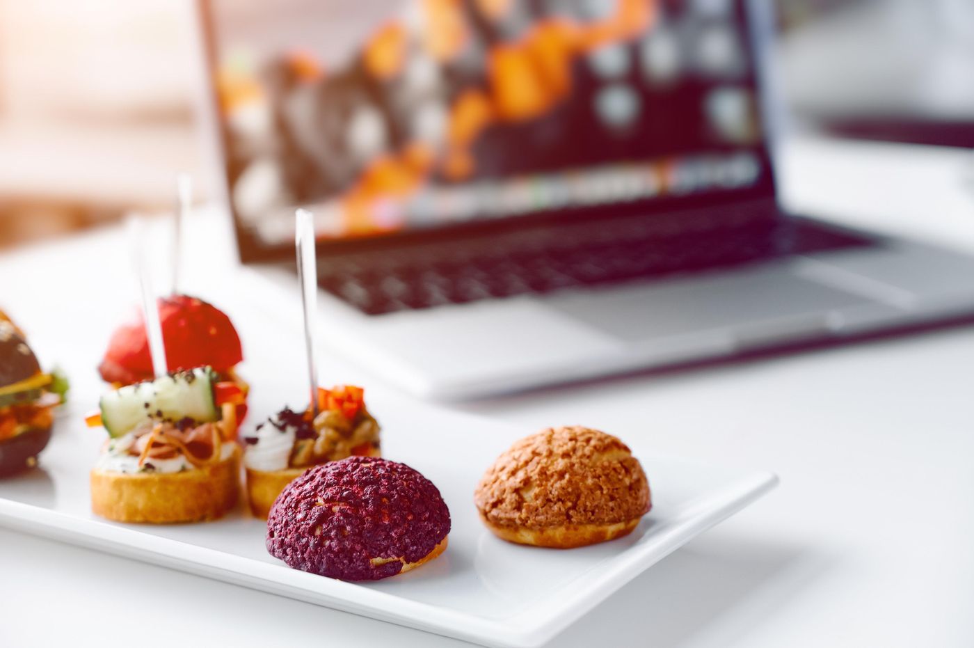 Crowne-Plaza-Jumeirah-Dubai-Restaurant-48