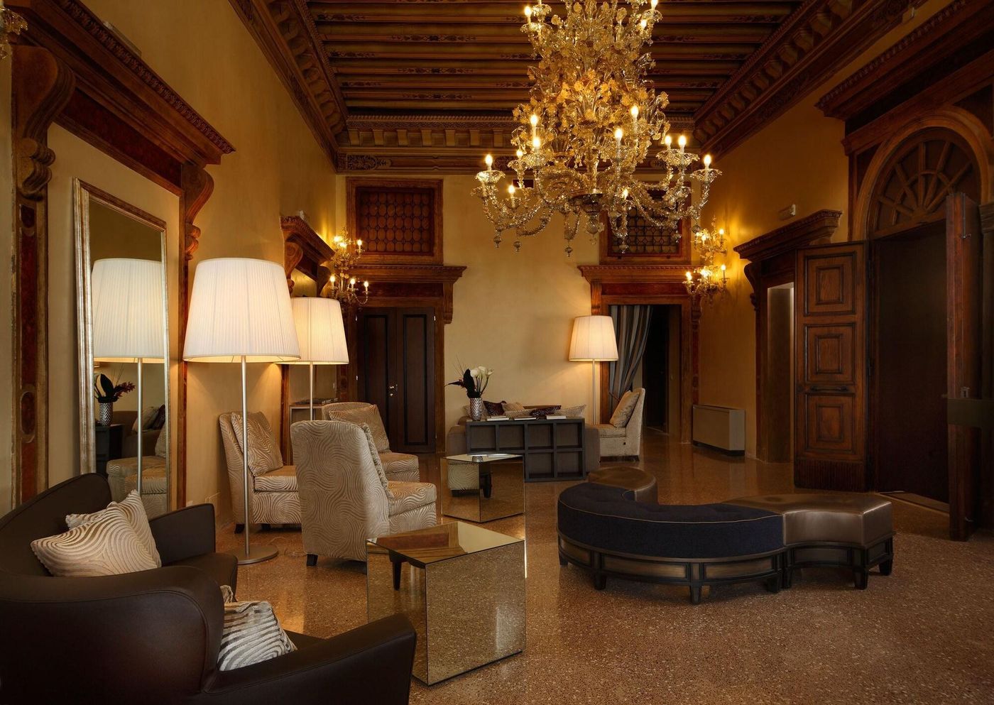 Arcadia-Italy-Venezia-Lobby-9
