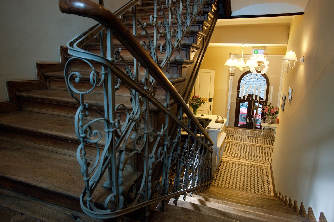 Leone-Aparthotel-Lobby-4