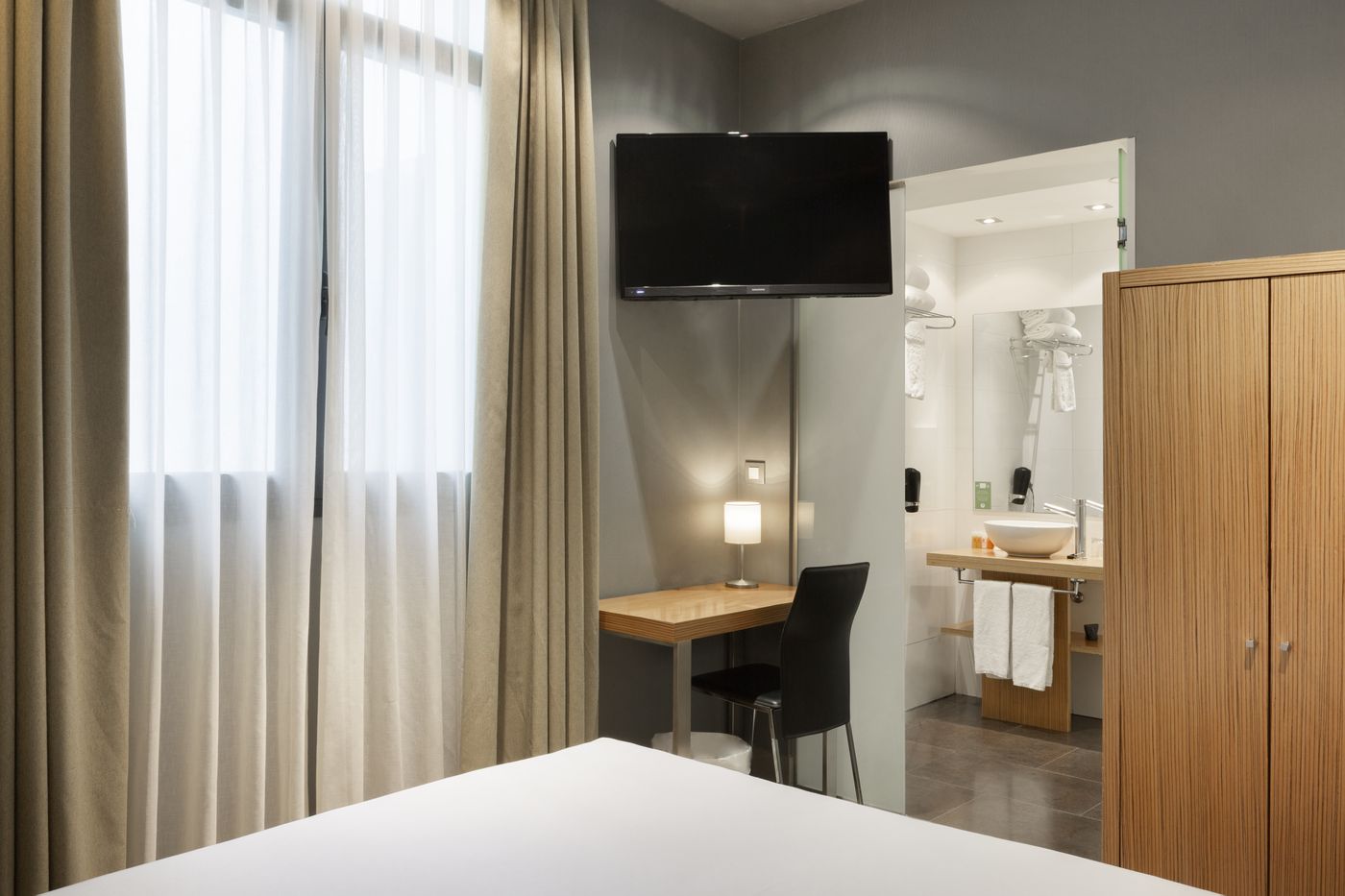 Petit-Palace-Tres-Cruces-Spain-Room-6