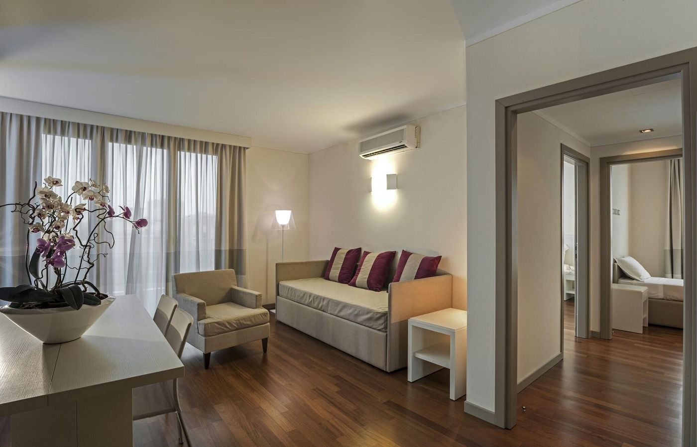 Ramada-Plaza-Milano-Hotel-Room-27