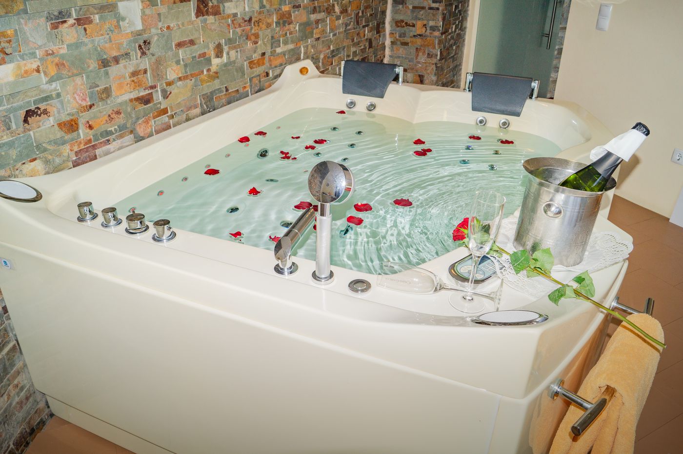 Orca-Praia-Sports-and-Entertainment-54