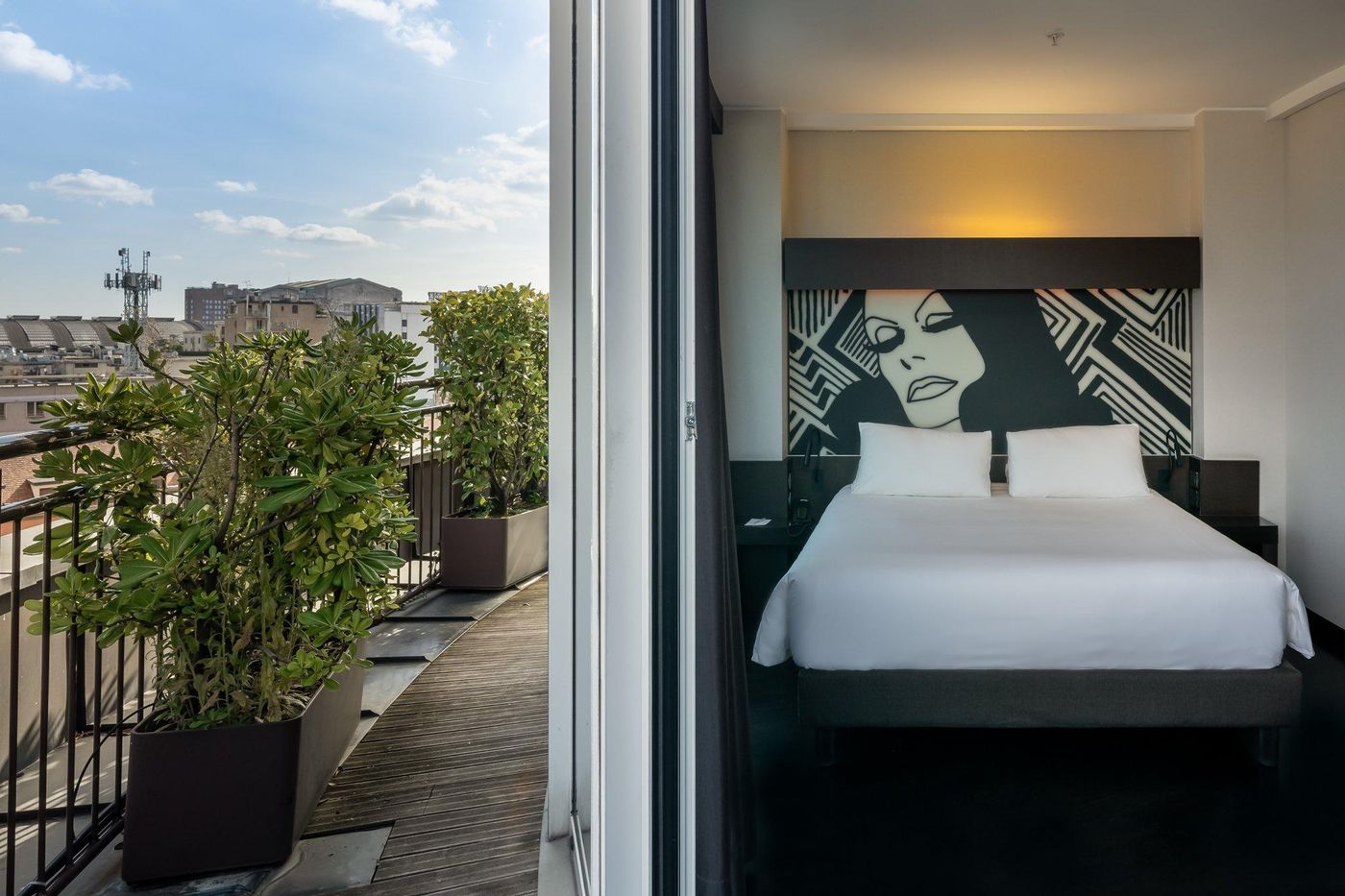 Crowne-Plaza-Milan-City-Room-3