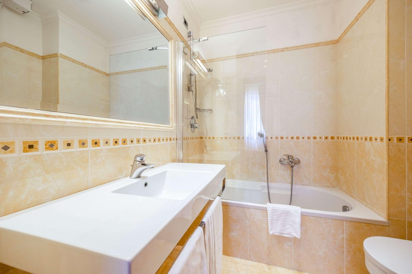 Clarion-Collection-Hotel-Principessa-Isabella-Room-26