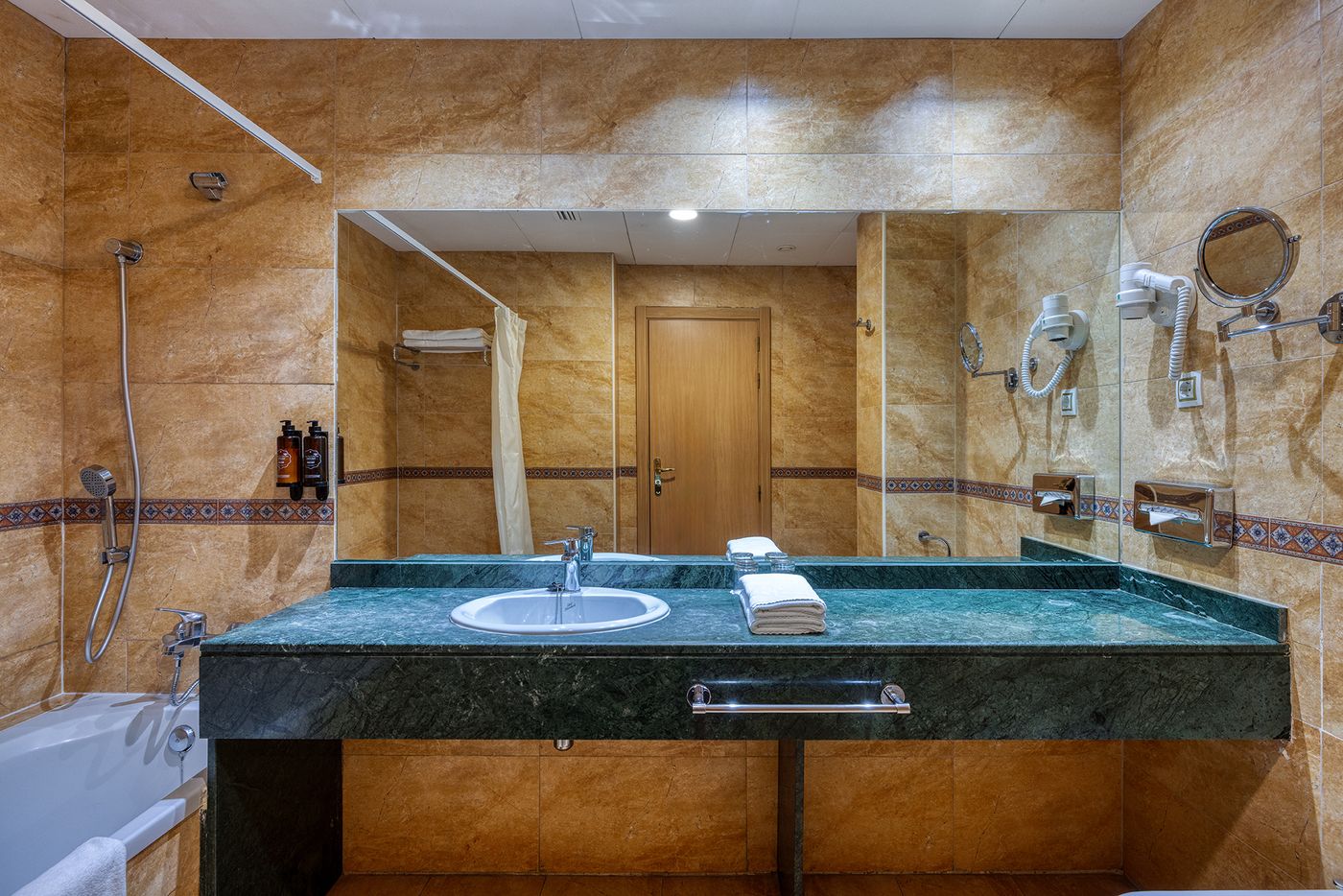 Spa-Senator-Cadiz-Room-13