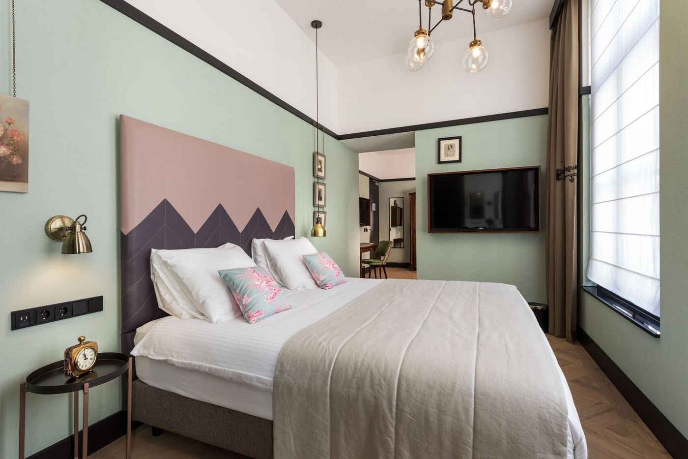 The-Hendrick-S-Hotel-Room-3