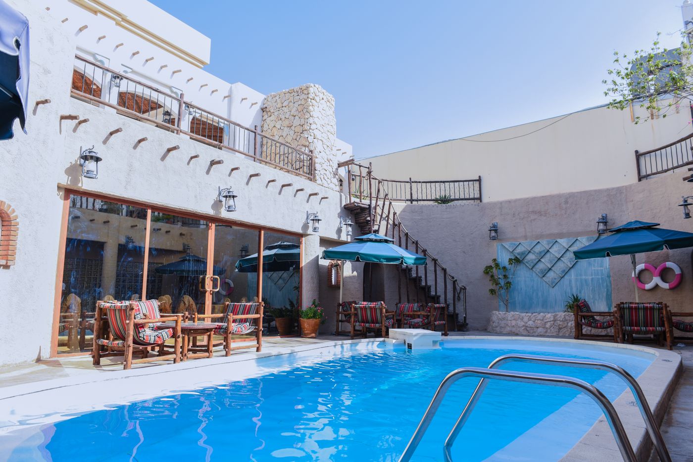 Al-Liwan-Suites-Pool-1