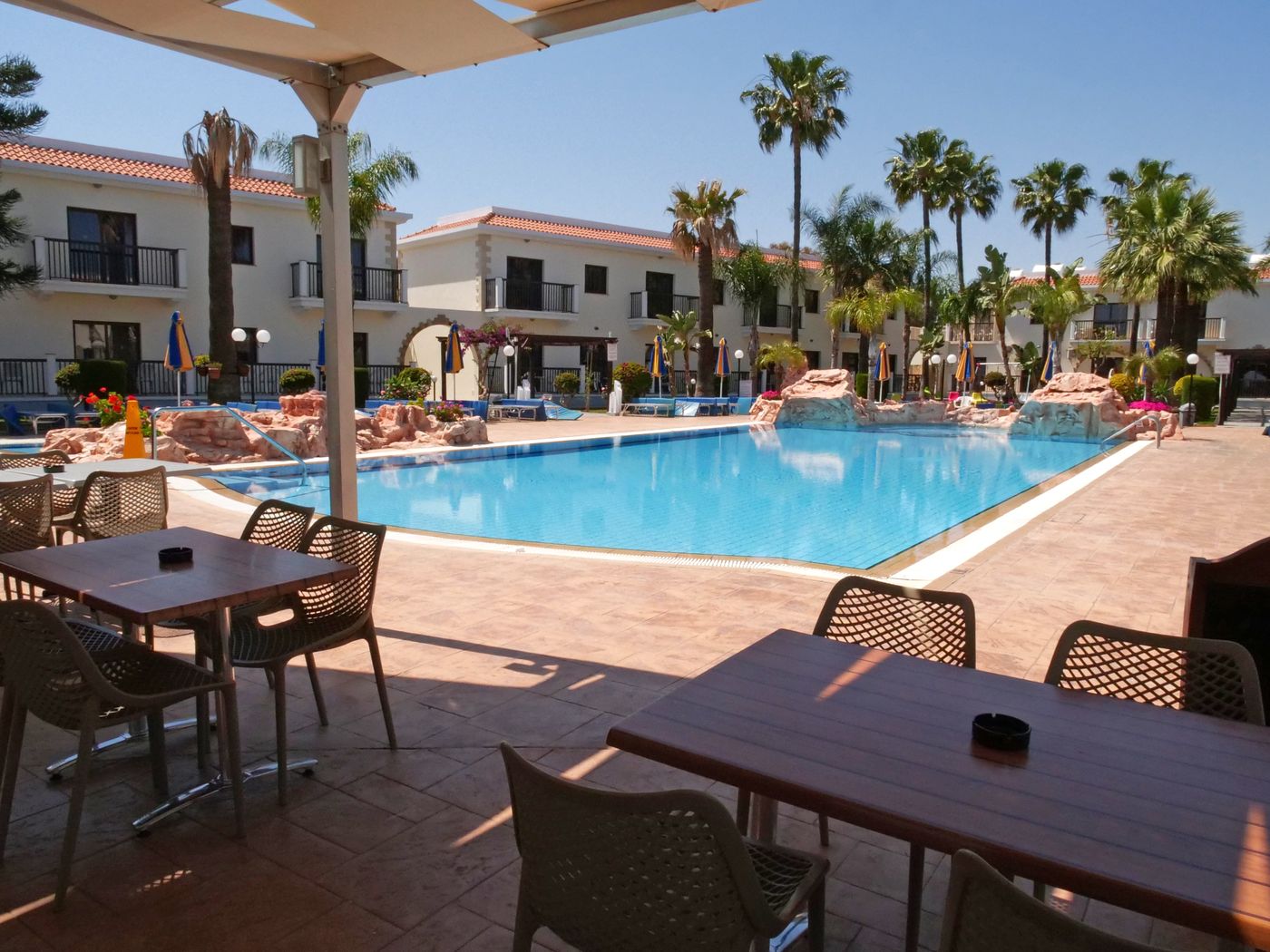 Loutsiana-Hotel-Apartments-Restaurant-4