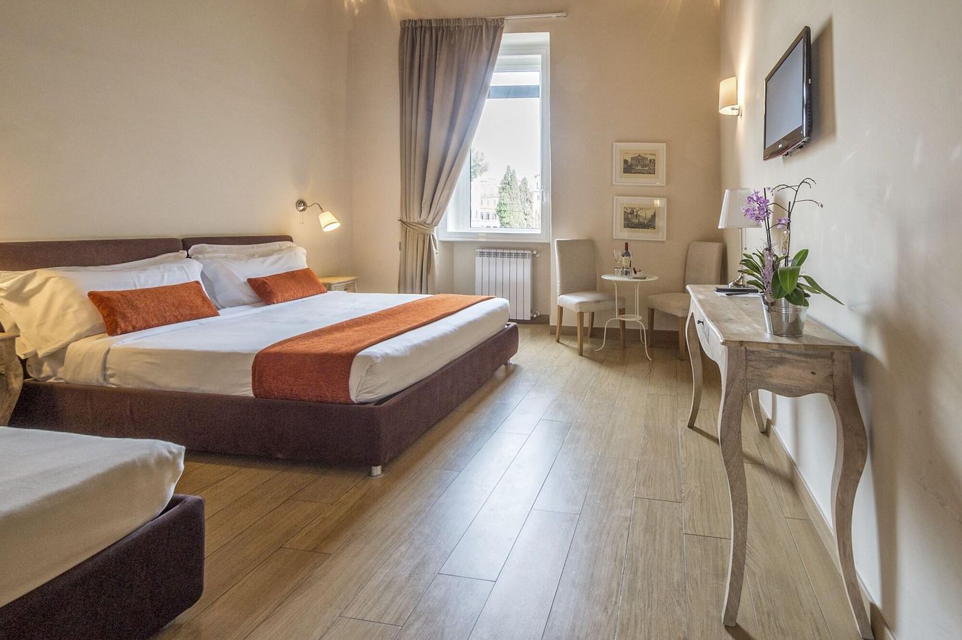 Little-Queen-Suite-Room-13