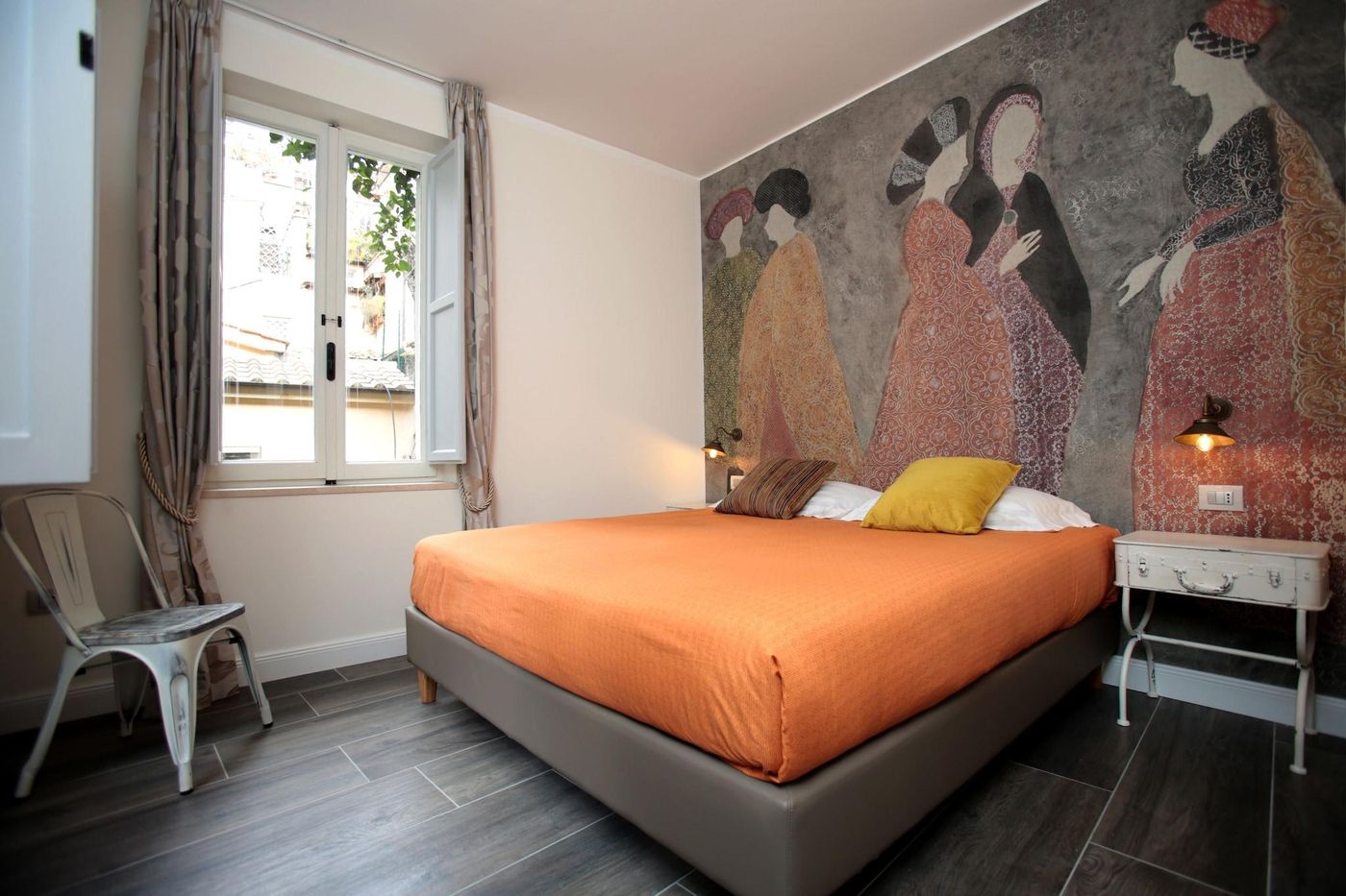 Trevi-Contemporary-Suite-Room-22