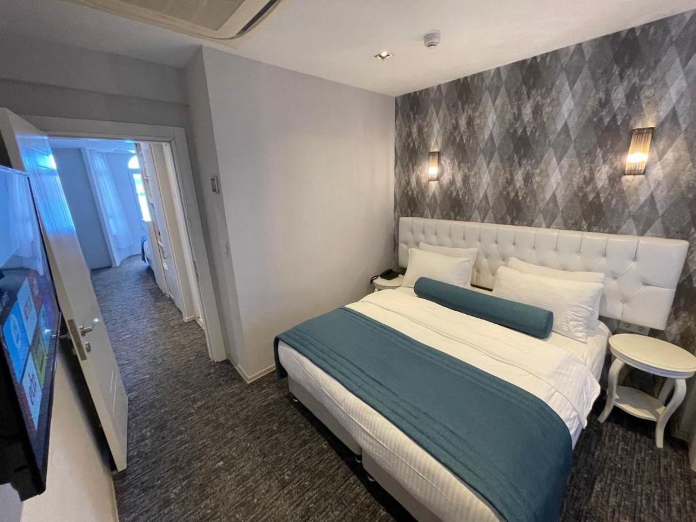 Weingart-Port-Seaside-Hotel-Room-24