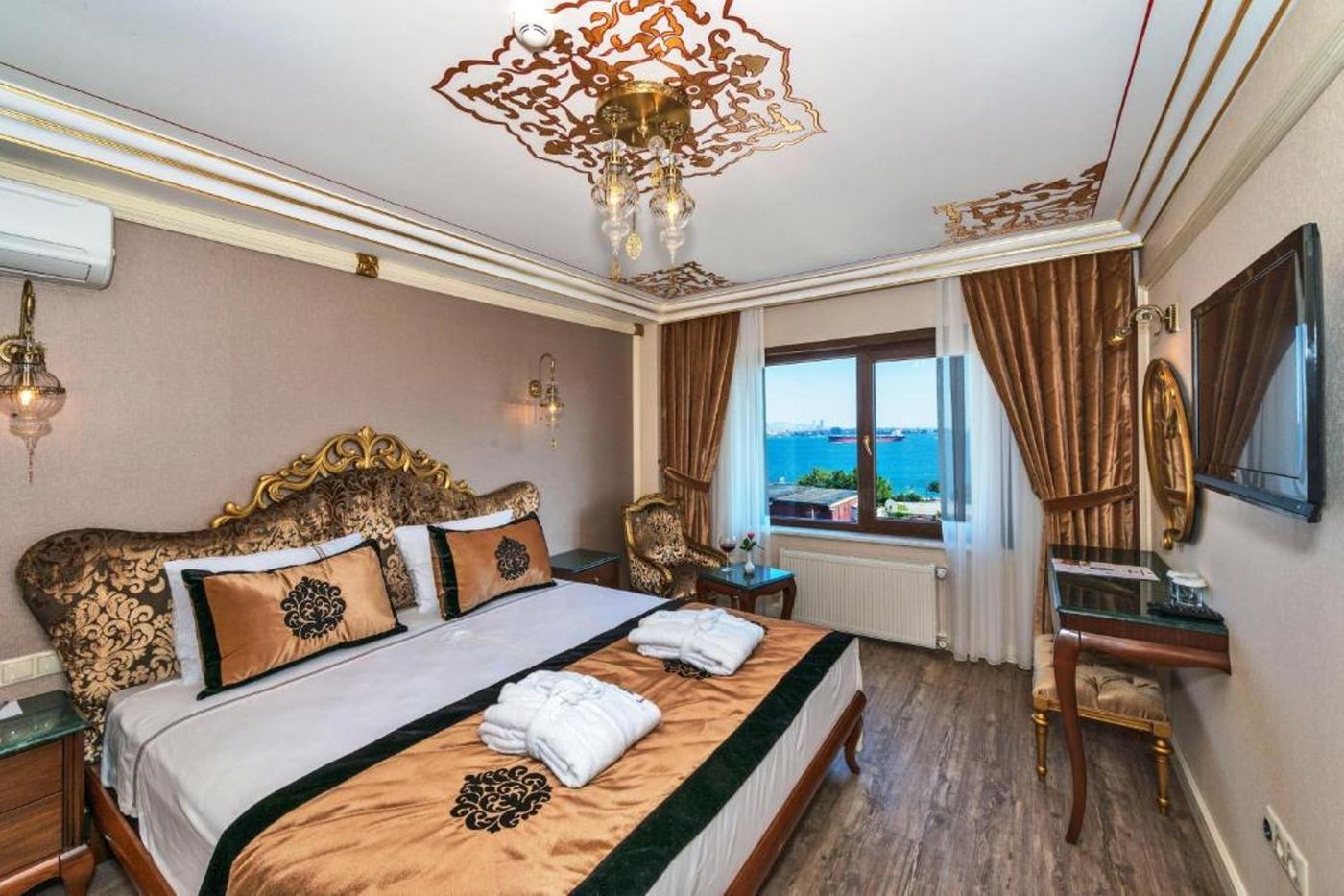 The-Byzantium-Hotel---Suites-Room-34