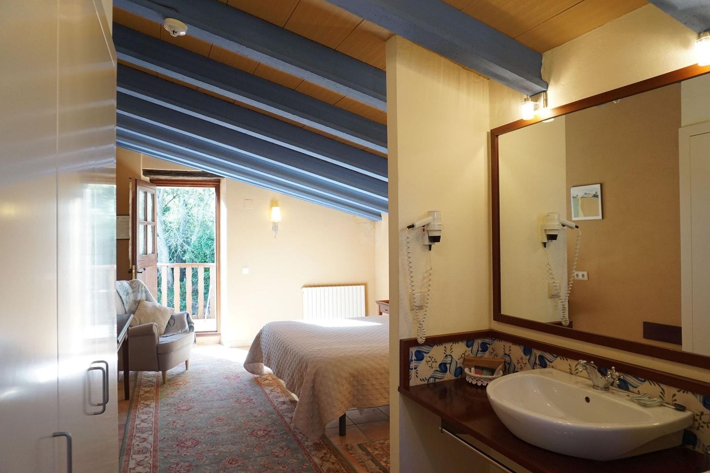 La-Sala-De-Camos-Room-37