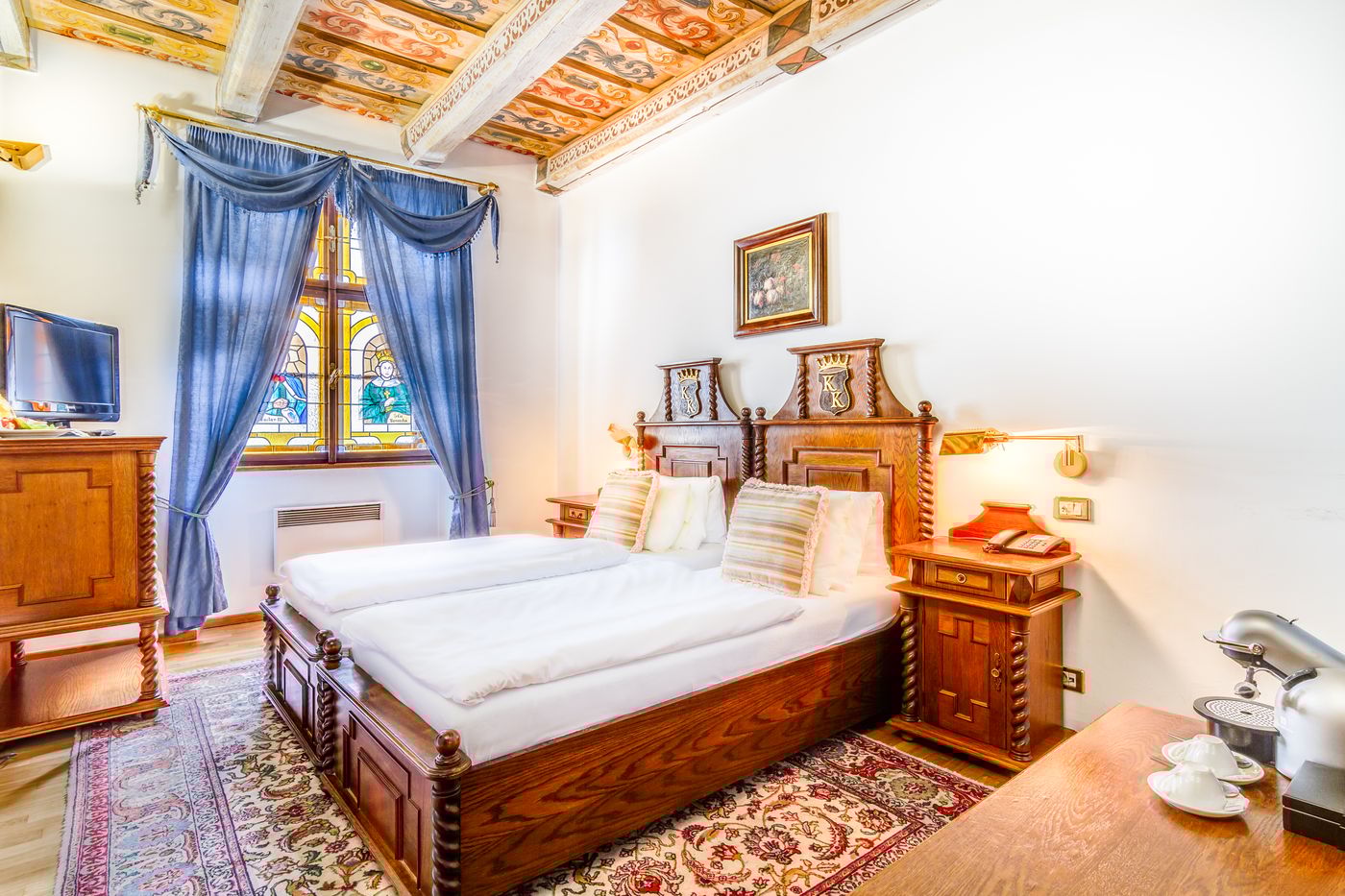 The-King-Charles-Room-12