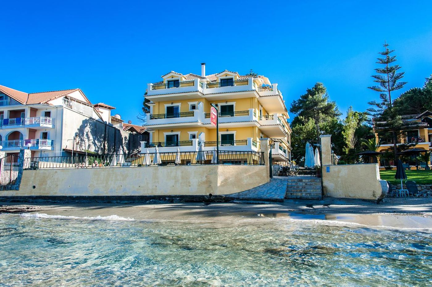 Andreolas-Luxury-Suites-Beach-8