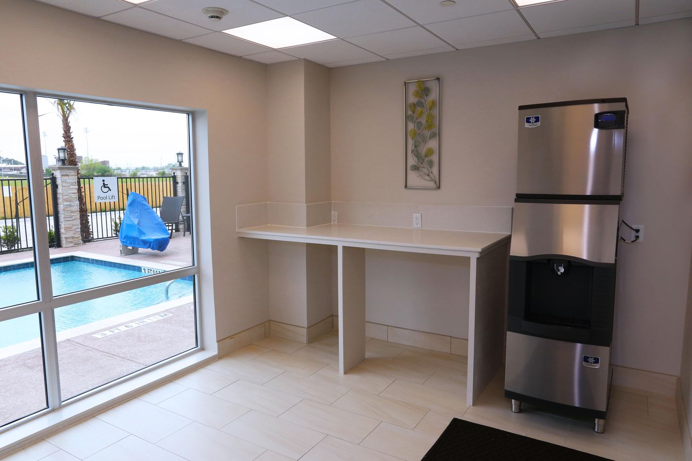 Holiday Inn Express & Suites Houston IAH Beltway 8-United States-HOUSTON-General view-4