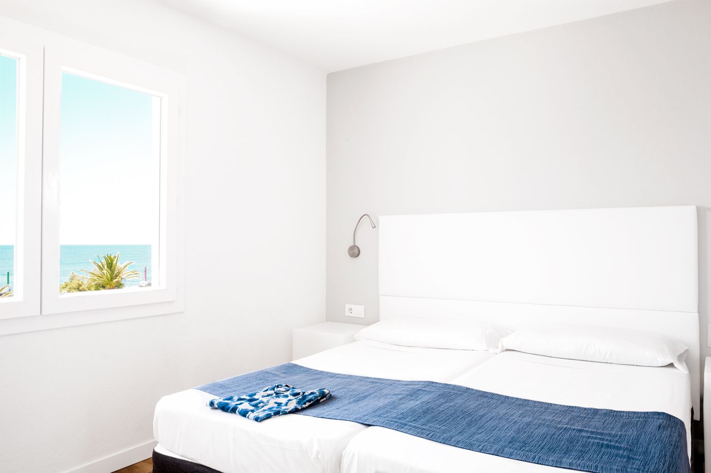 Smartline-Marina-Room-14