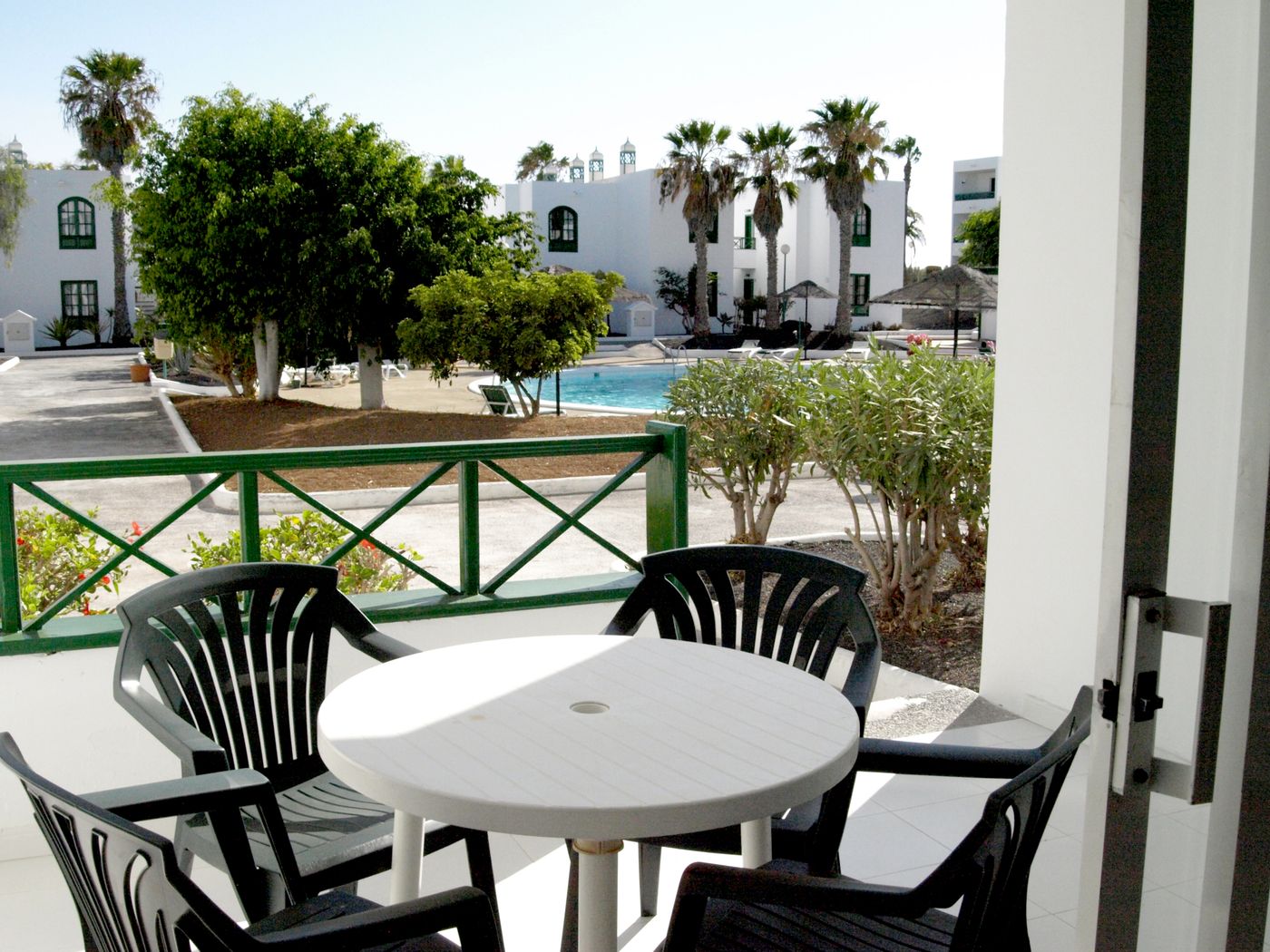 Blue-Sea-Apartamentos-Costa-Teguise-Beach-Room-8