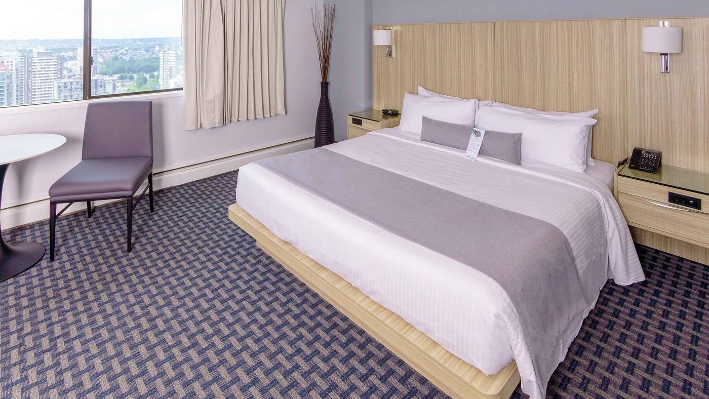 Century-Plaza-Hotel---Spa-Vancouver-Room-44