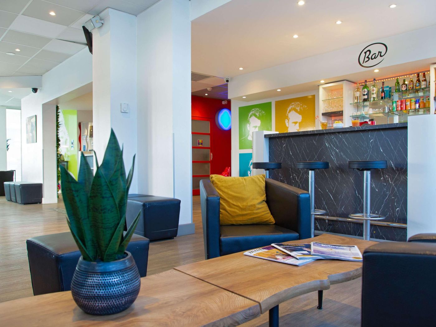 ibis-Styles-Cannes-Le-Cannet-Bar-41