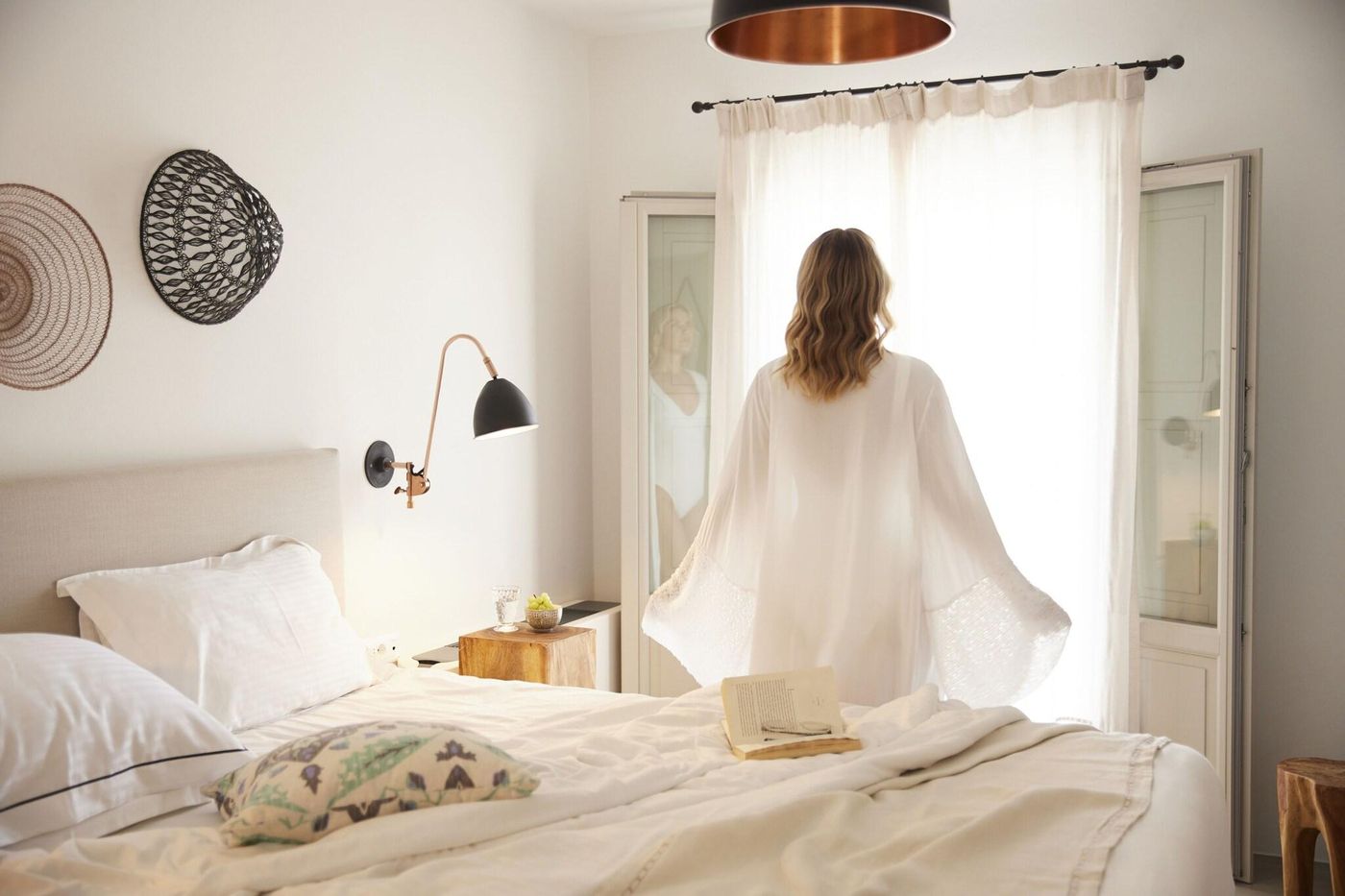 Santo-Maris-Oia--Luxury-Suites---Spa-Room-52