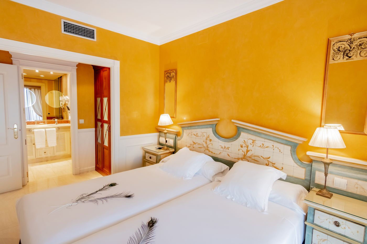 Guadalpin-Suit-Room-25