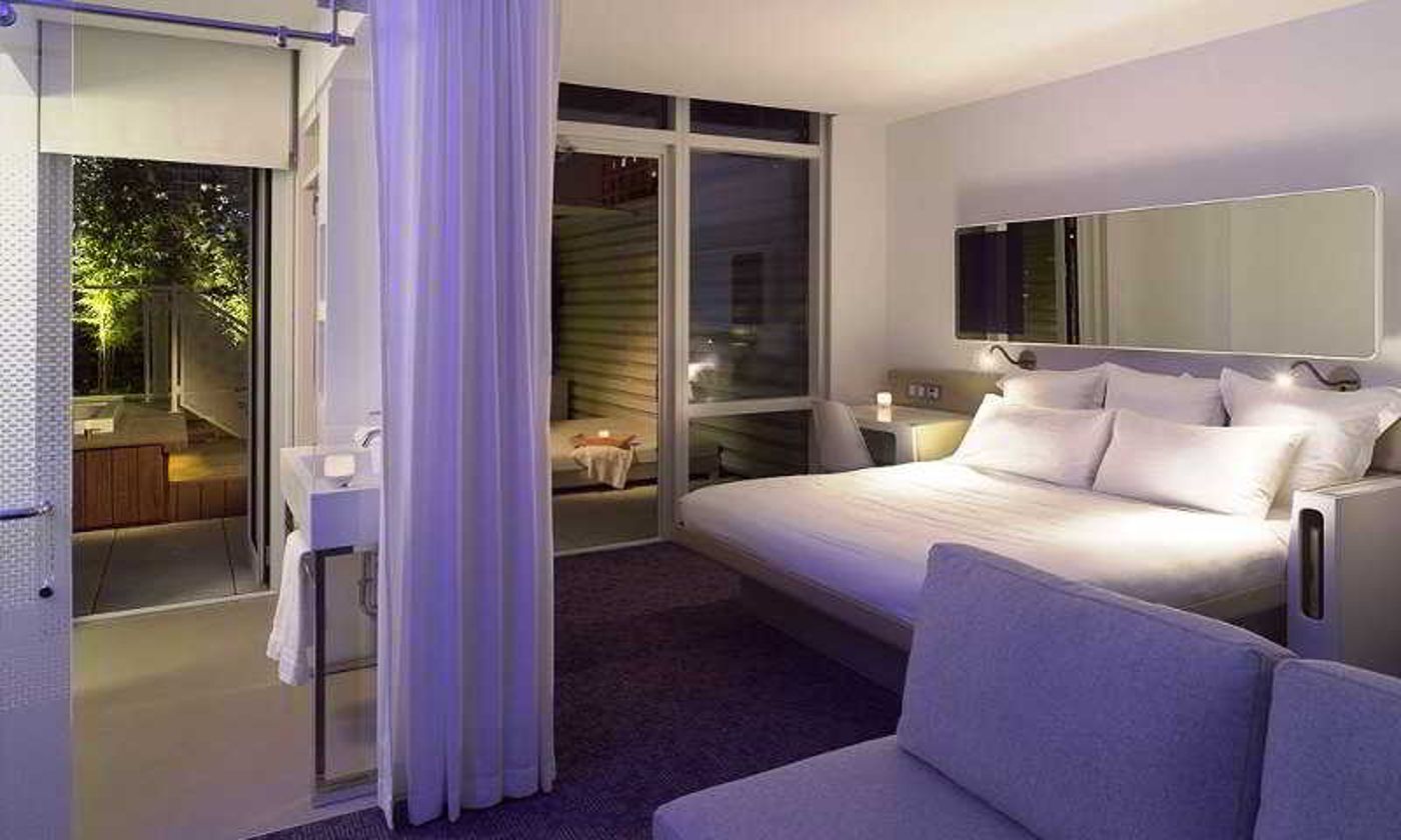 Yotel-New-York-Times-Square-Room-42
