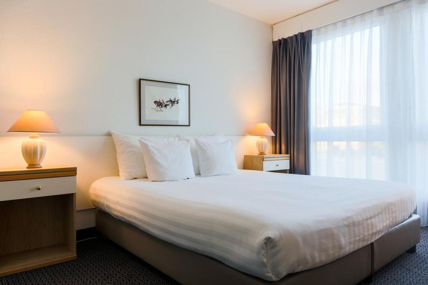 Drake-Longchamp-Room-21