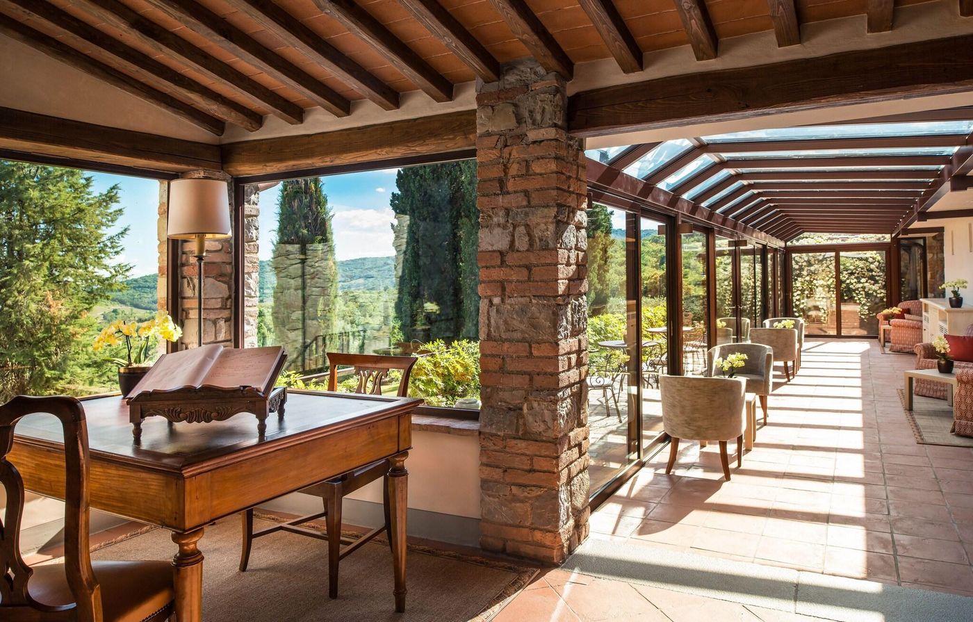 Castello-Di-Spaltenna-Lobby-2