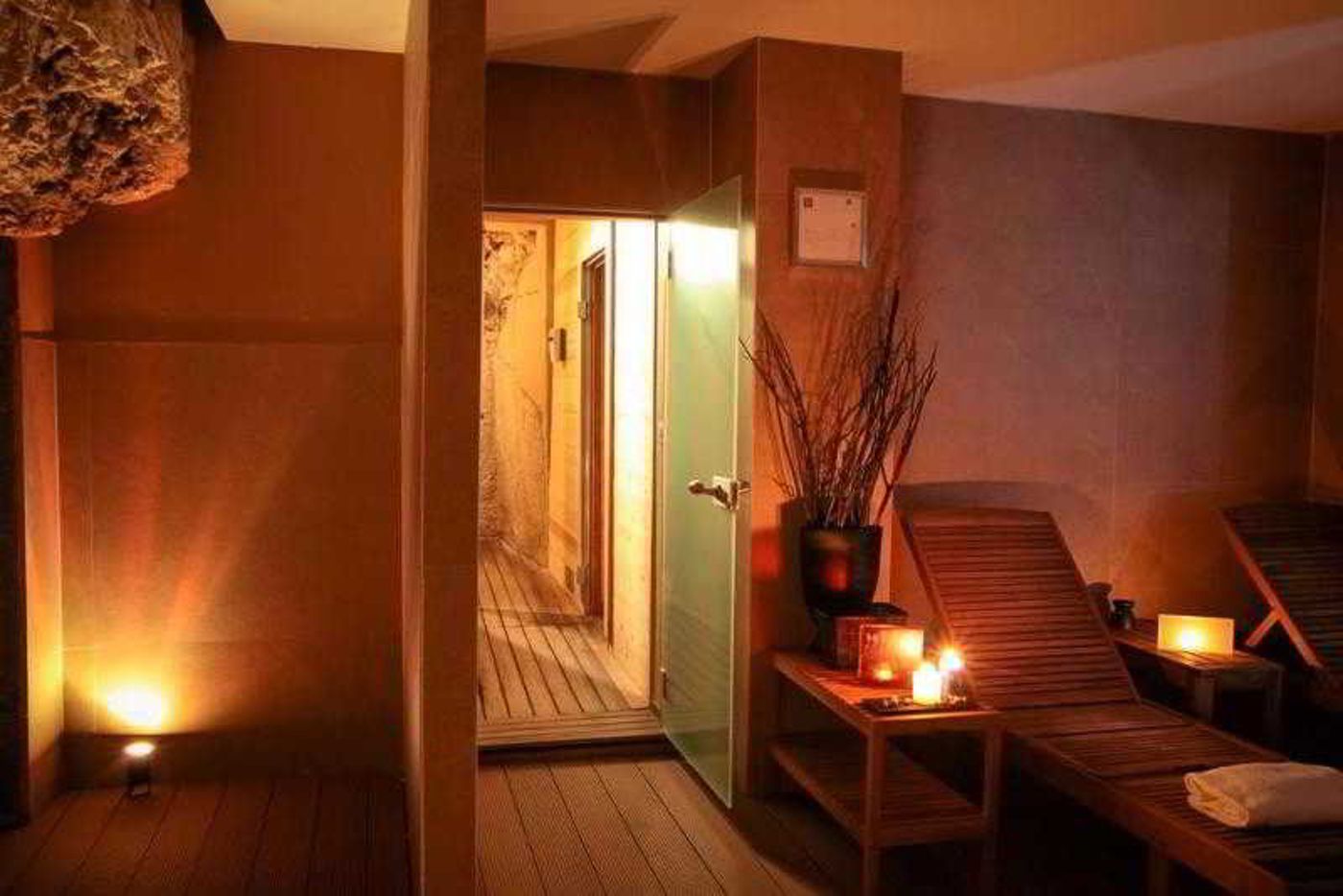 UNA-Hotel-One-Spa-Wellness-Pool-45