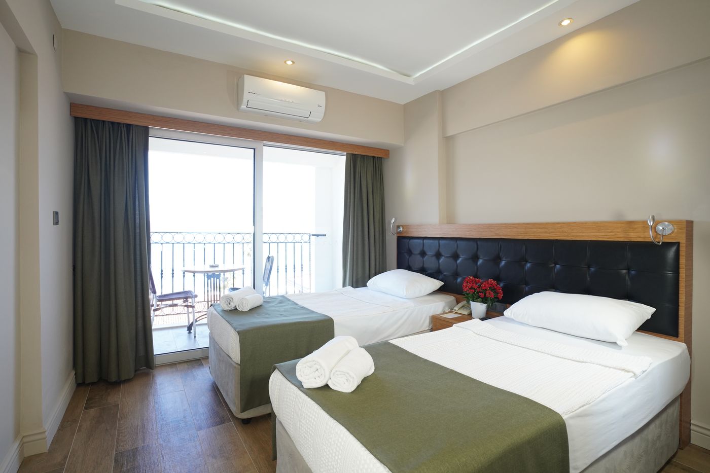 Aurasia Seaside Hotel