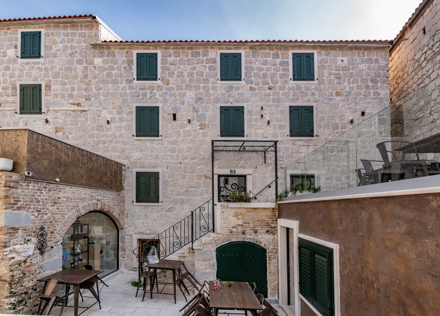 Historic-Plaza-Varos-Split-General-view-1