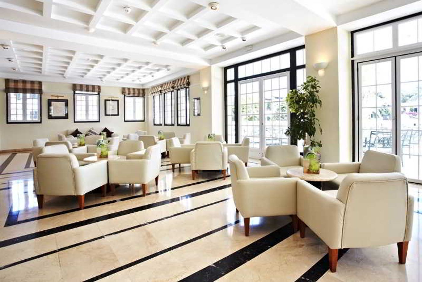 Grupotel-Club-Menorca-Bar-23