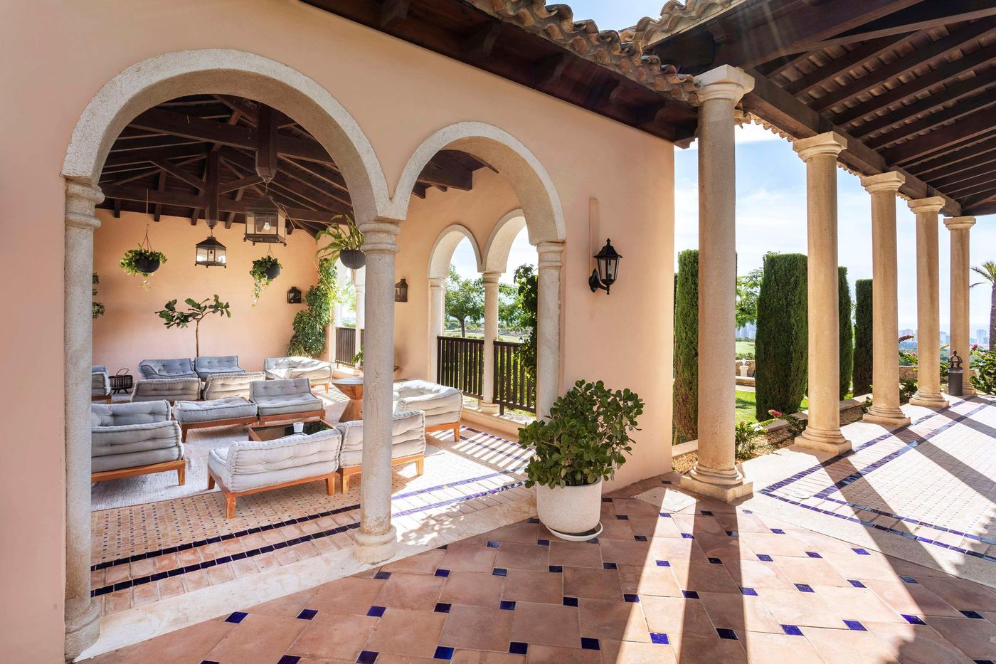 The-Level-At-Melia-Villaitana-Bar-13