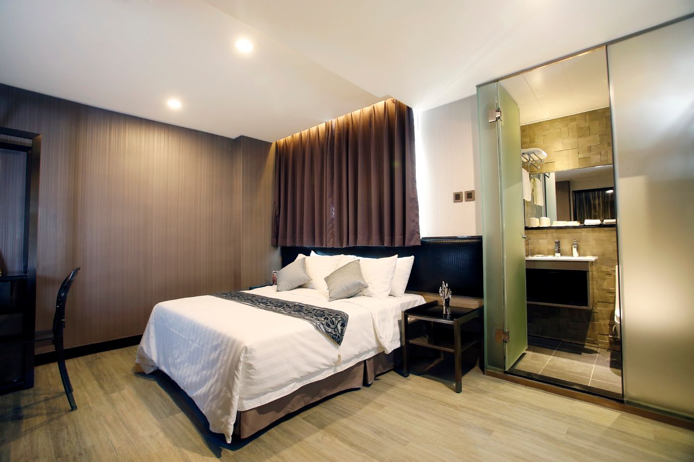 M1-Hotel-North-Point-Room-11