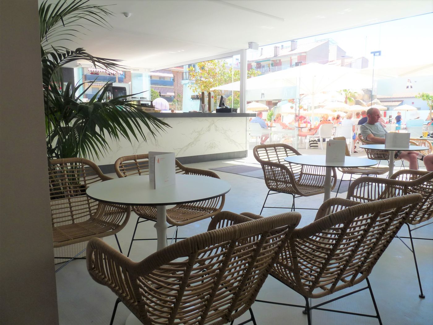 30 Degrees Hotel Pineda Splash