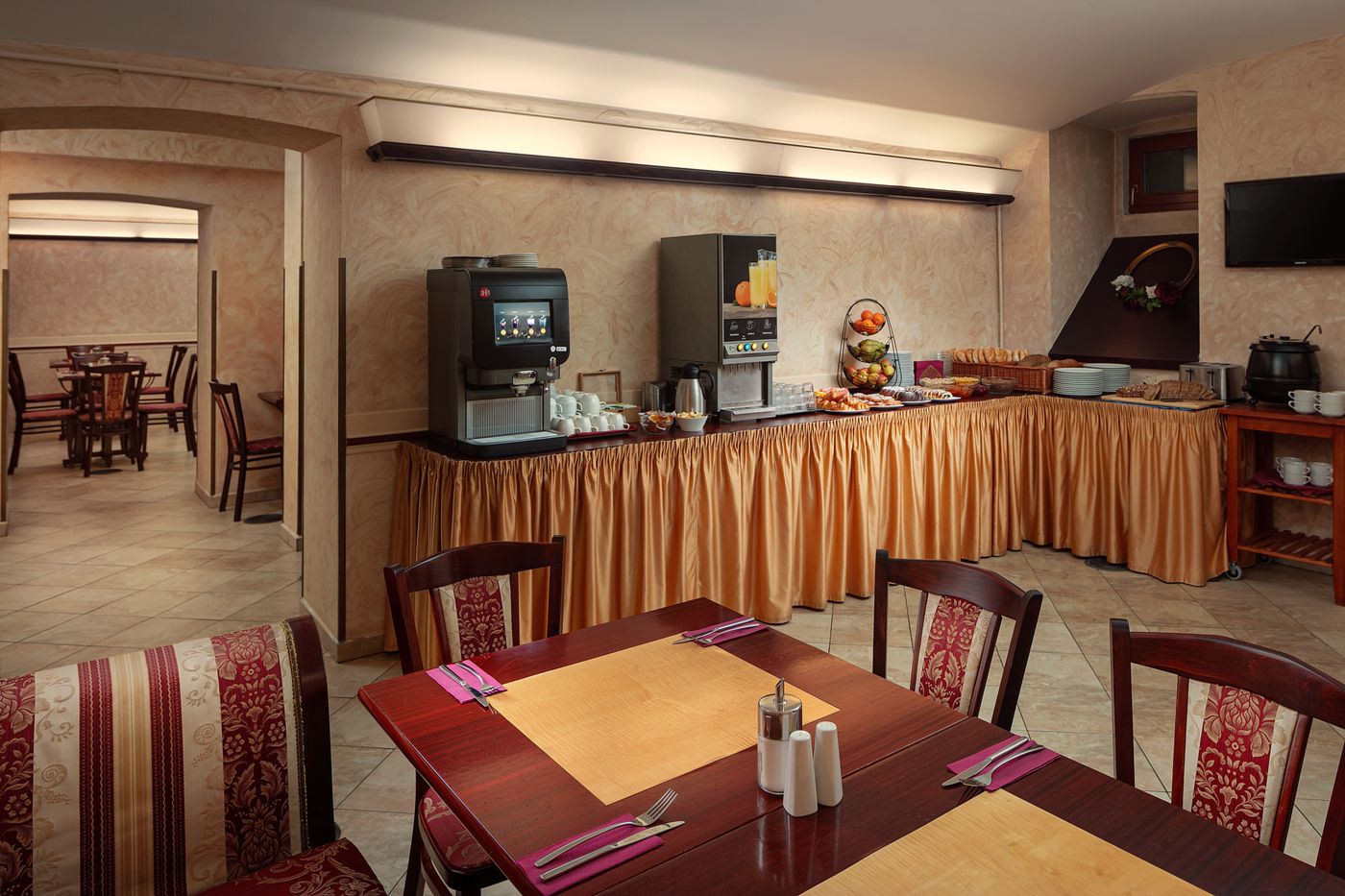 Alqush-Hotel-Downtown-Restaurant-20