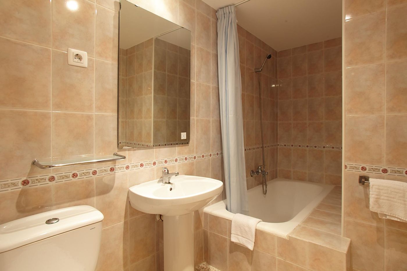 Excelsior-Fun---Basic-Room-7