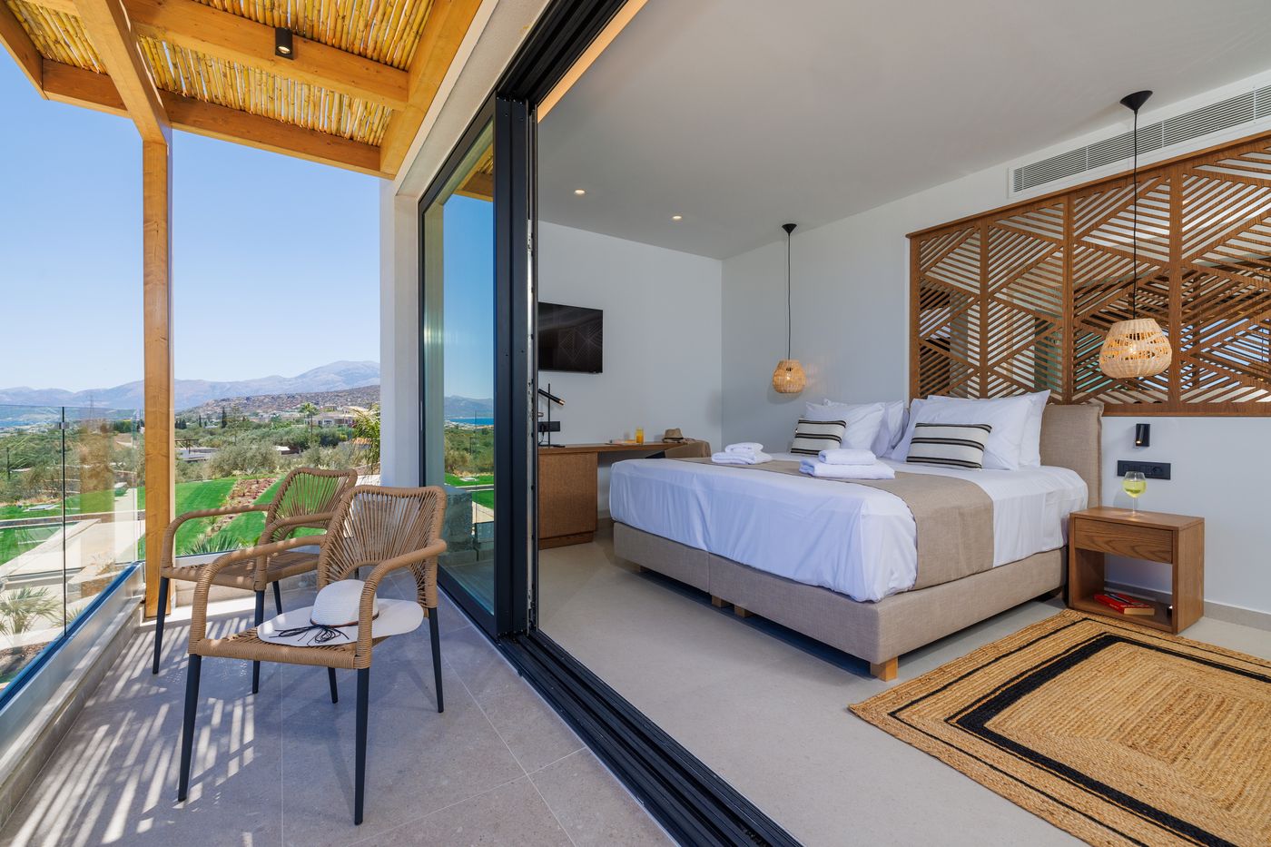 Deos Luxury Suites - Adults Only