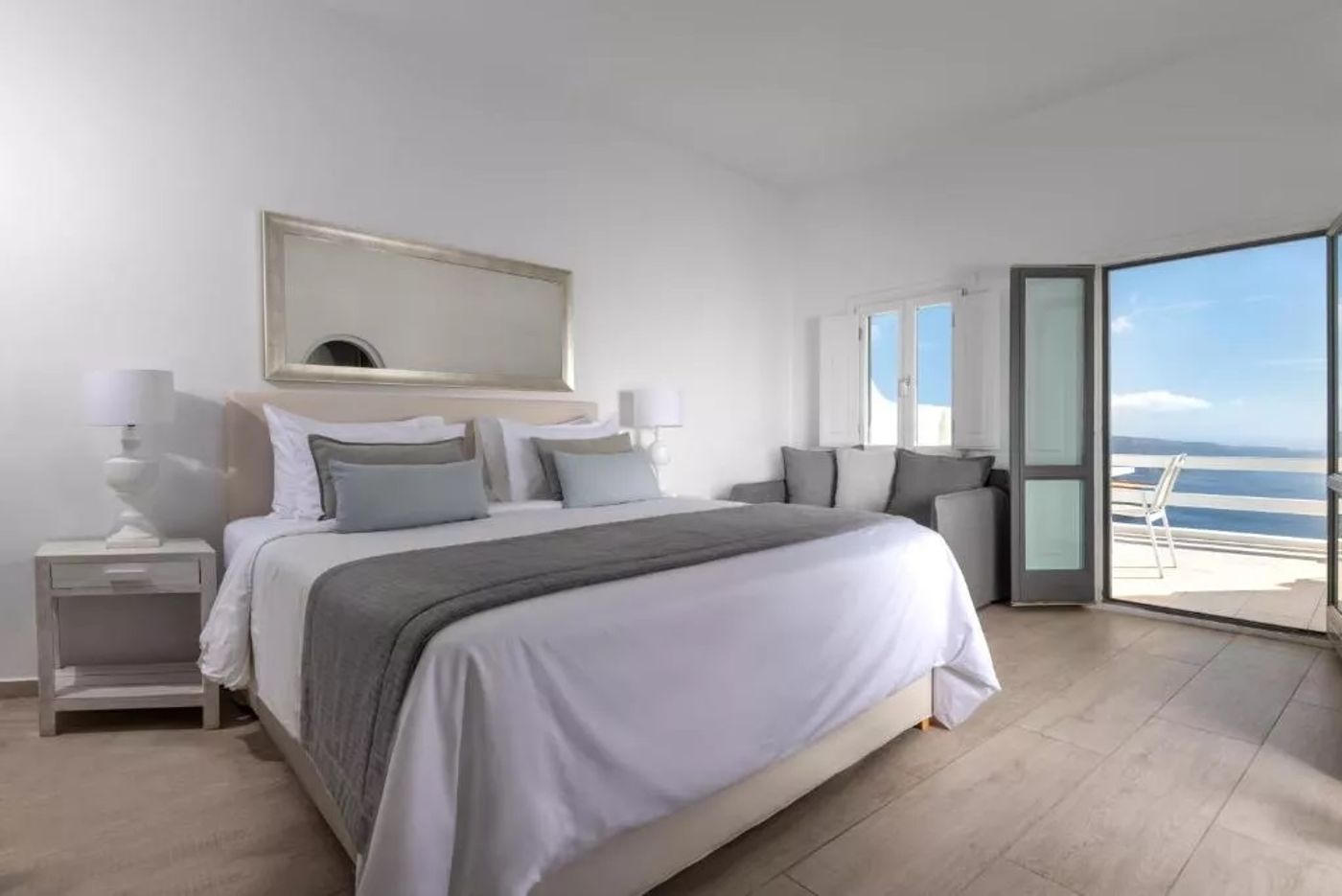 Aqua-Luxury-Suites-Room-20