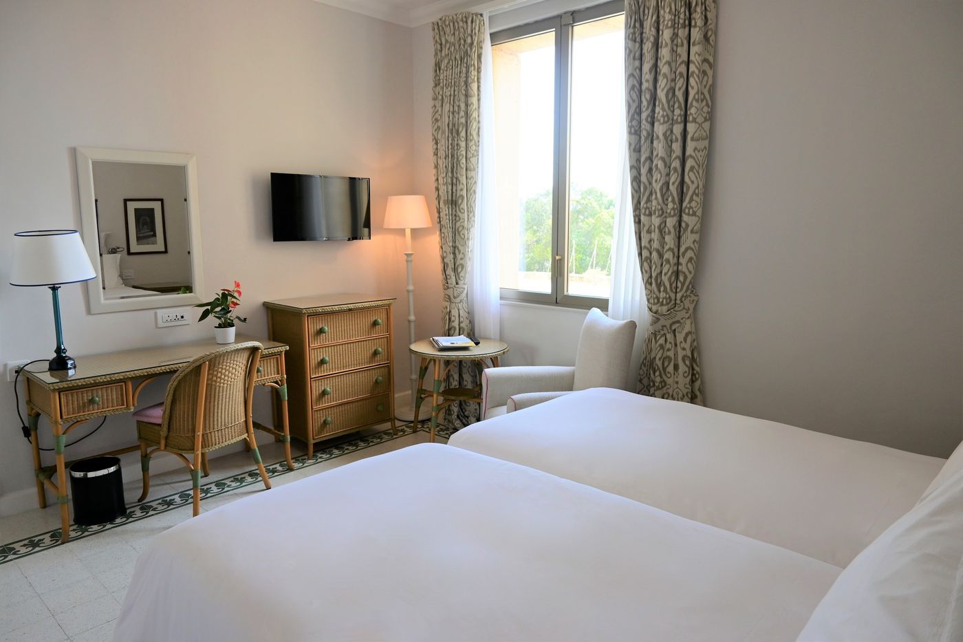 Hotel-Phoenicia-Room-36