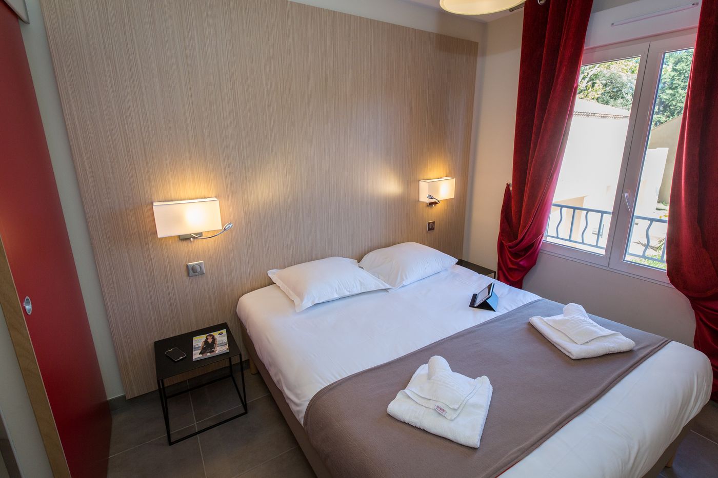 SOWELL-RESIDENCES-Les-Perles-de-Saint-Tropez-Room-19