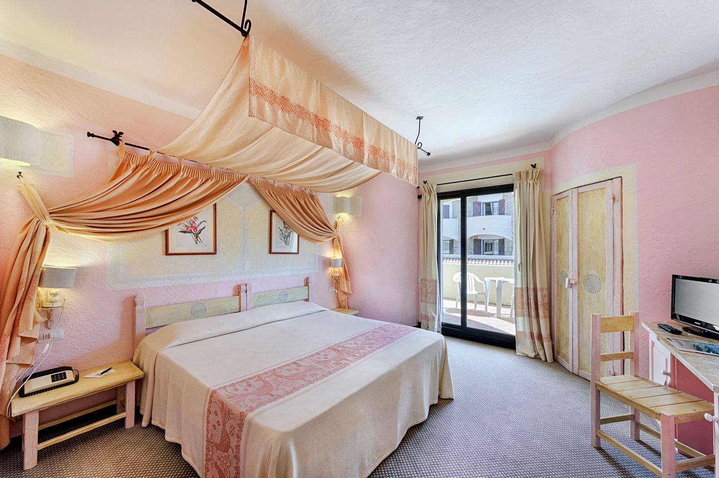 Grand-Hotel-Smeraldo-Beach-Room-11